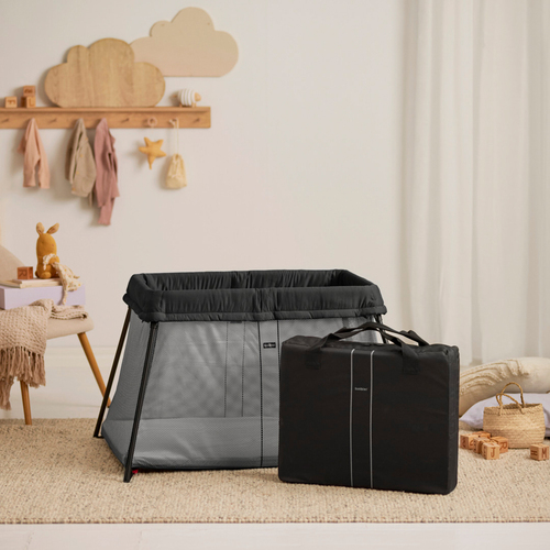 BabyBjörn Light Resesäng med Överdragslakan, Svart