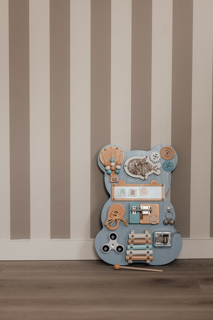 Hemmingsen Kids Mini Aktivitetstavla med Speldosa