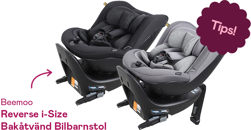 Två bilbarnstolar, en grå och en svart, bakåtvända på ett stativ.