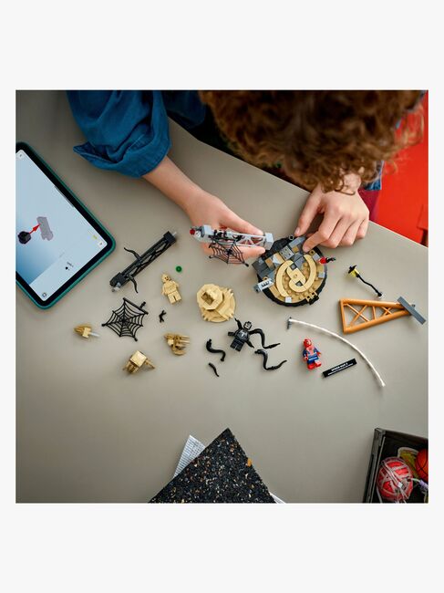 LEGO Super Heroes 76334 Episk strid: Spider-Man mot Sandman