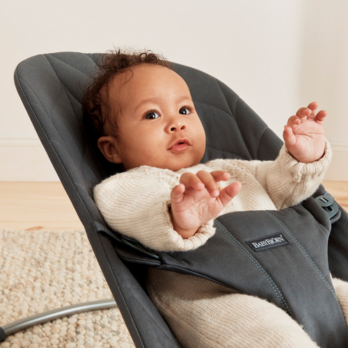 BabyBjörn Bliss Babysitter Vävd Bladmönstrad Quilt, Antracitgrå