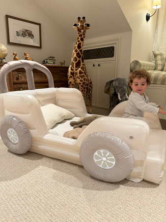 SUNNYLiFE  Uppblåsbar Barnsäng, Summer Van Sand