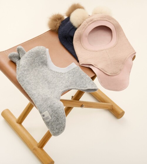 Huttelihut Balaklava Merinoull med Pompoms, Rose Melange