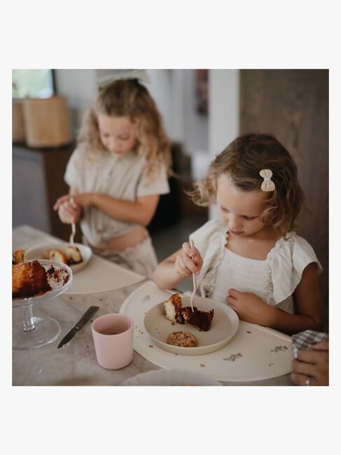 Mushie Muggar, Blush