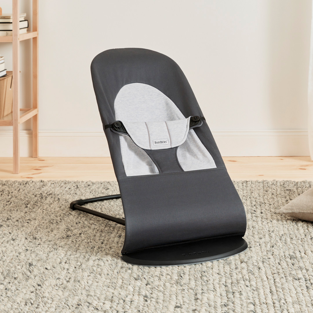 BabyBjörn Balance Soft Babysitter Vävd Jersey, Mörkgrå/Grå - Bäst i test