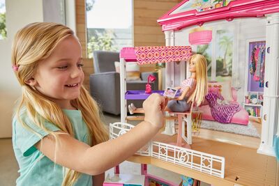 Barbie Hus Med Inredning Och 3 Dockor