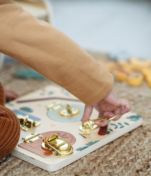 Small Foot Motorikbräda med Lås, Safari