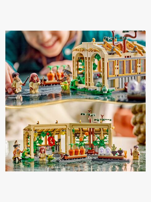LEGO Harry Potter 76445 Hogwarts slott: lektion i örtlära