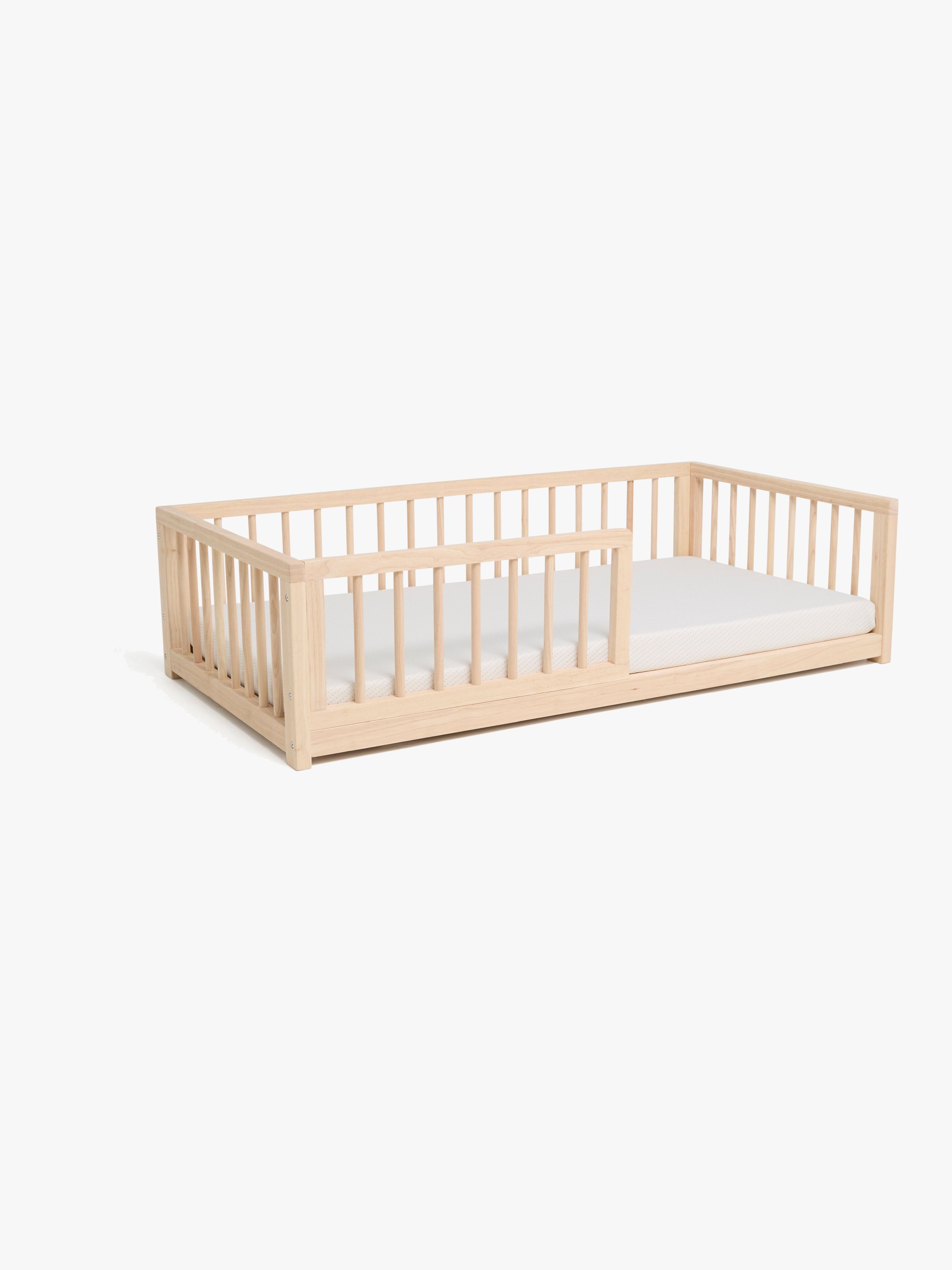 Minitude DYLAN Juniorsäng 70x140 med Softi Plus-madrass – från 1,5 år