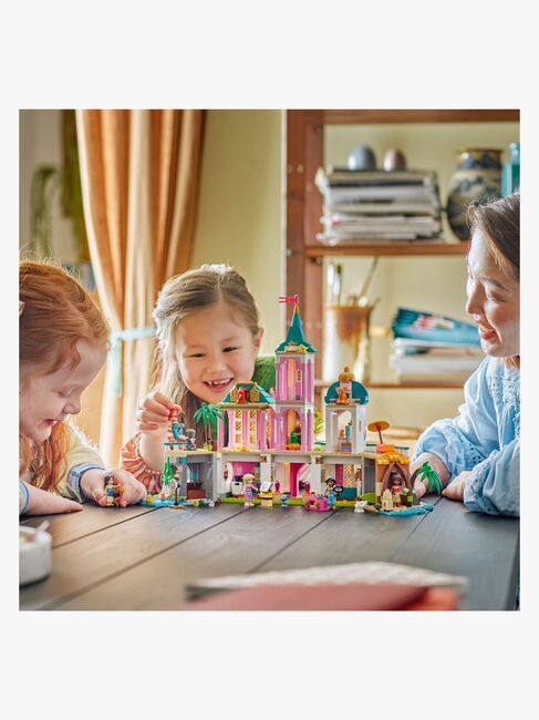 LEGO Disney Princess 43267 Prinsesslott och kungliga husdjur