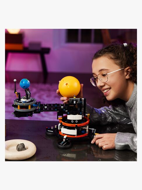 LEGO Technic 42179 Jorden och månen