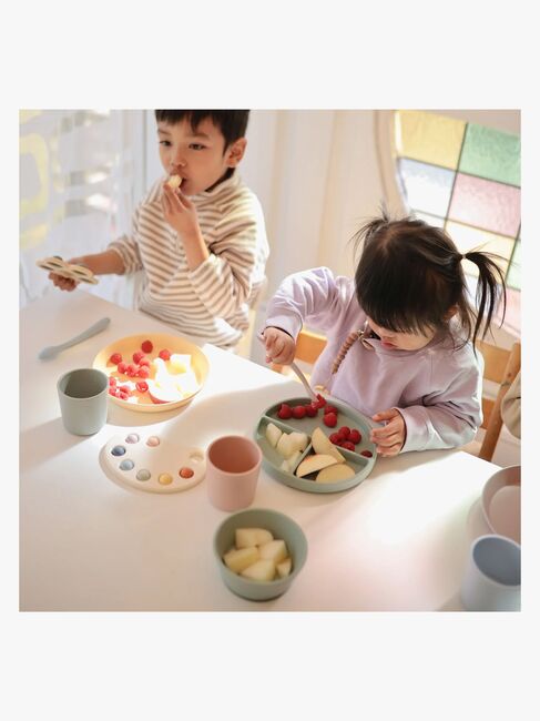 Mushie Muggar, Ivory