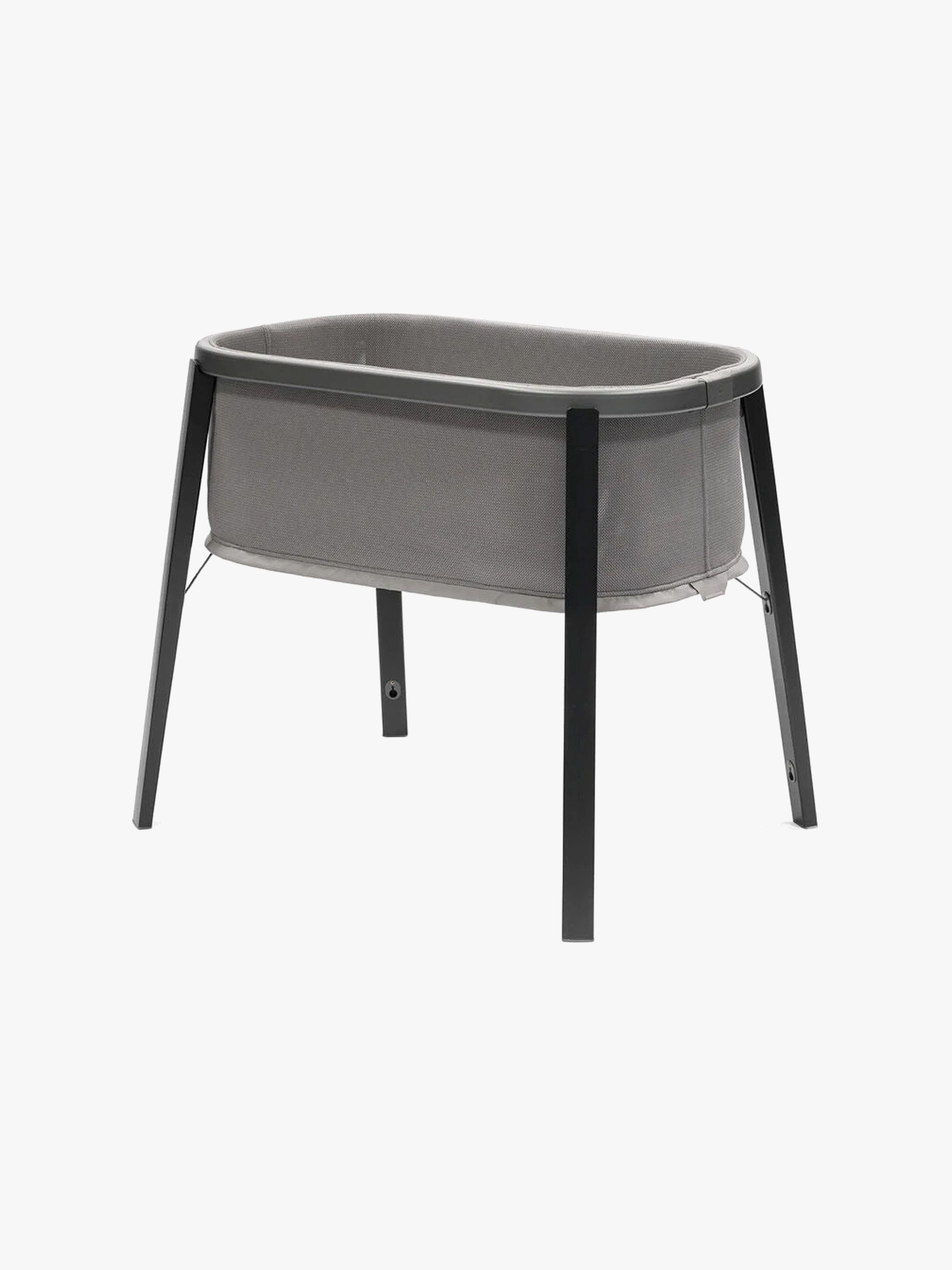 Stokke Snoozi Säng Graphite Grey – bärbar nyföddsäng med 3D mesh till 9 månader