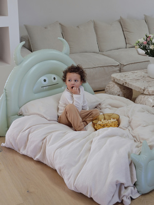 SUNNYLiFE  Uppblåsbar Barnsäng, Monster Sage