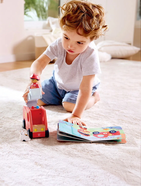 Hape Sagobok med Lekset The Roaring Fire Truck