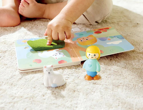 Hape Sagobok med Lekset The Cat's Rescue