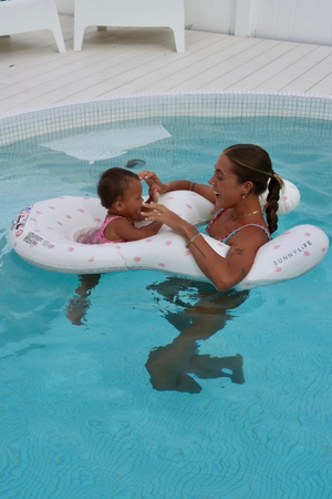 SUNNYLiFE Baby Float Together-  Uppblåsbar Flytmadrass, Strawberry Sunshine