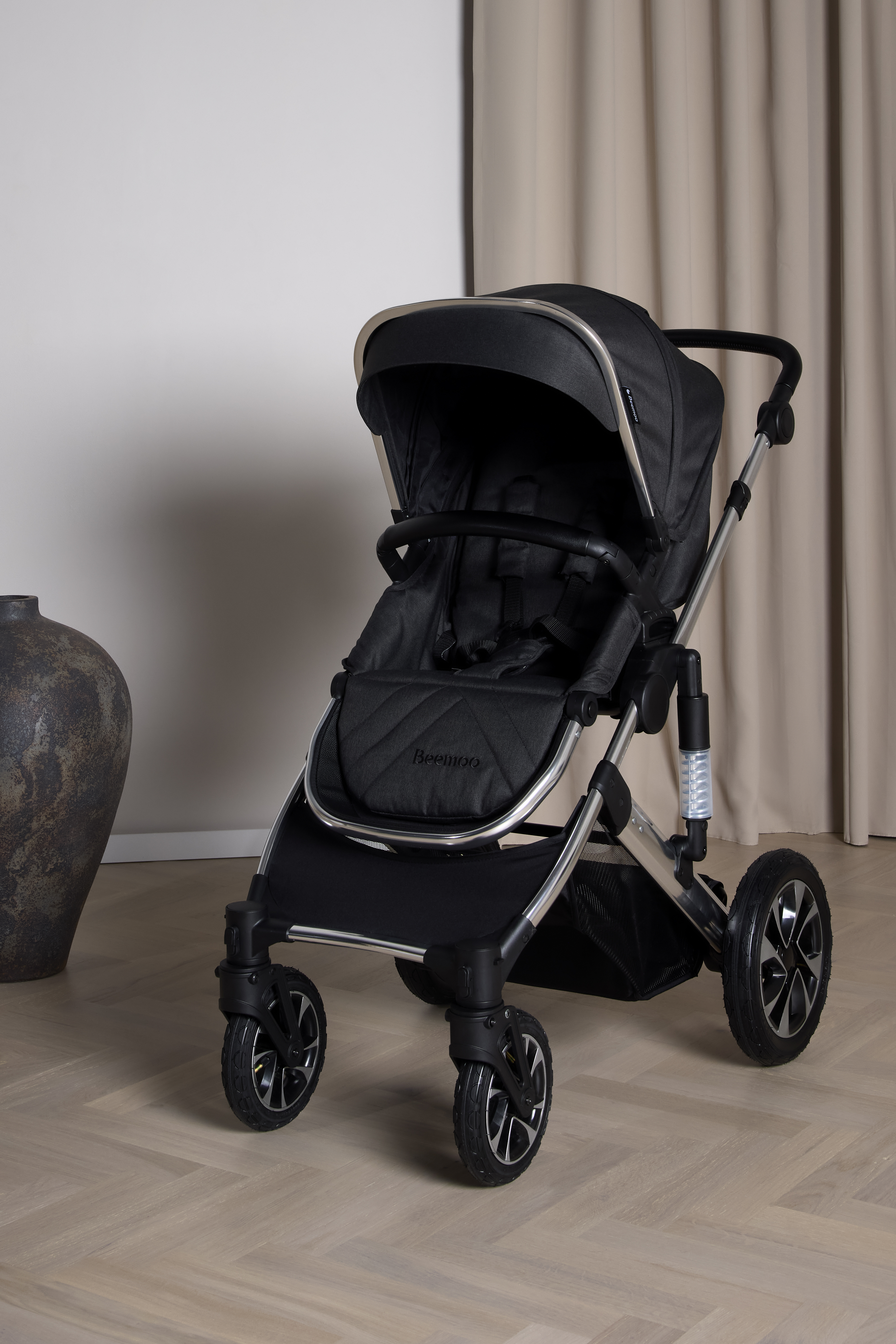 Beemoo Maxi 4 – sittvagn med lufthjul för 6 mån till 4 år