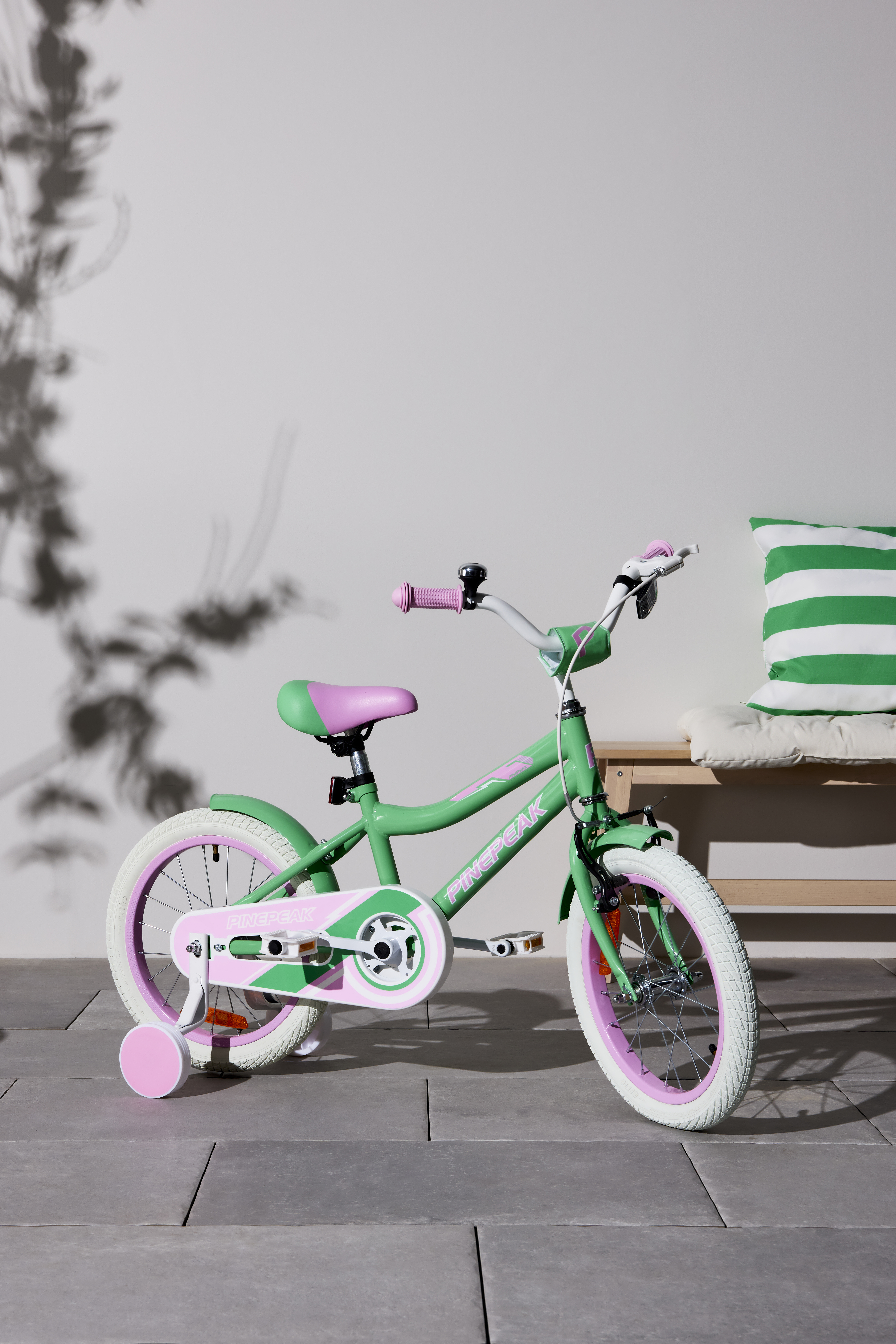 Pinepeak Cykel 16 Tum – stödhjul, kedjeskydd och handbroms från 4 år