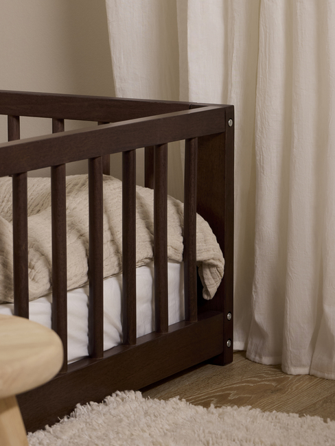 Minitude DYLAN Juniorsäng/Montessorisäng 90 x 200, Walnut SHIDA23021A-L-BROWN-2675_4a.jpg