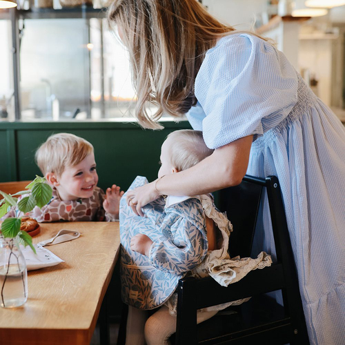 Mushie  Långärmad Haklapp, Blue Flowers