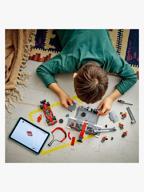 LEGO City 60443 F1 depåstopp & depåteam med Ferrari bil