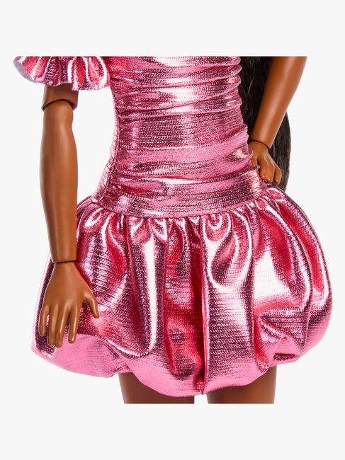Barbie Deluxe Style Docka i Rosa Klänning