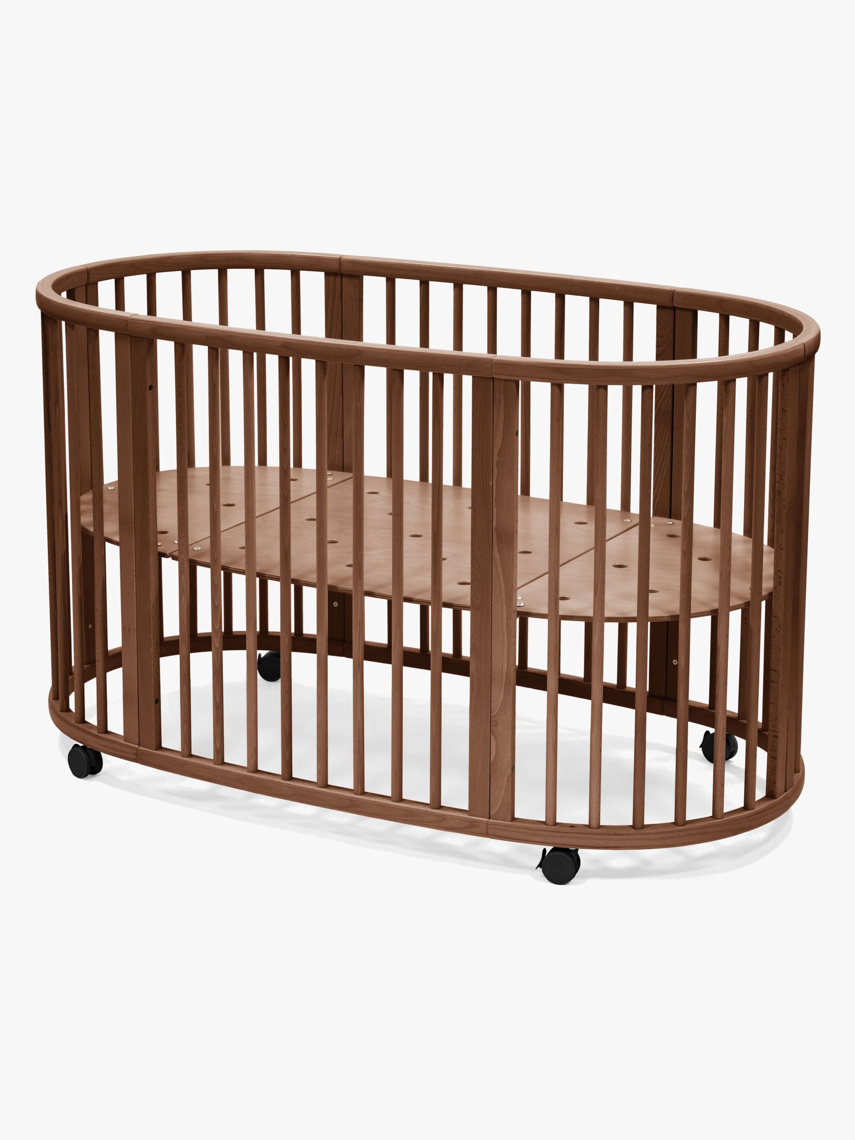 Stokke Sleepi V3 – oval babysäng i bok som växer till 5 år