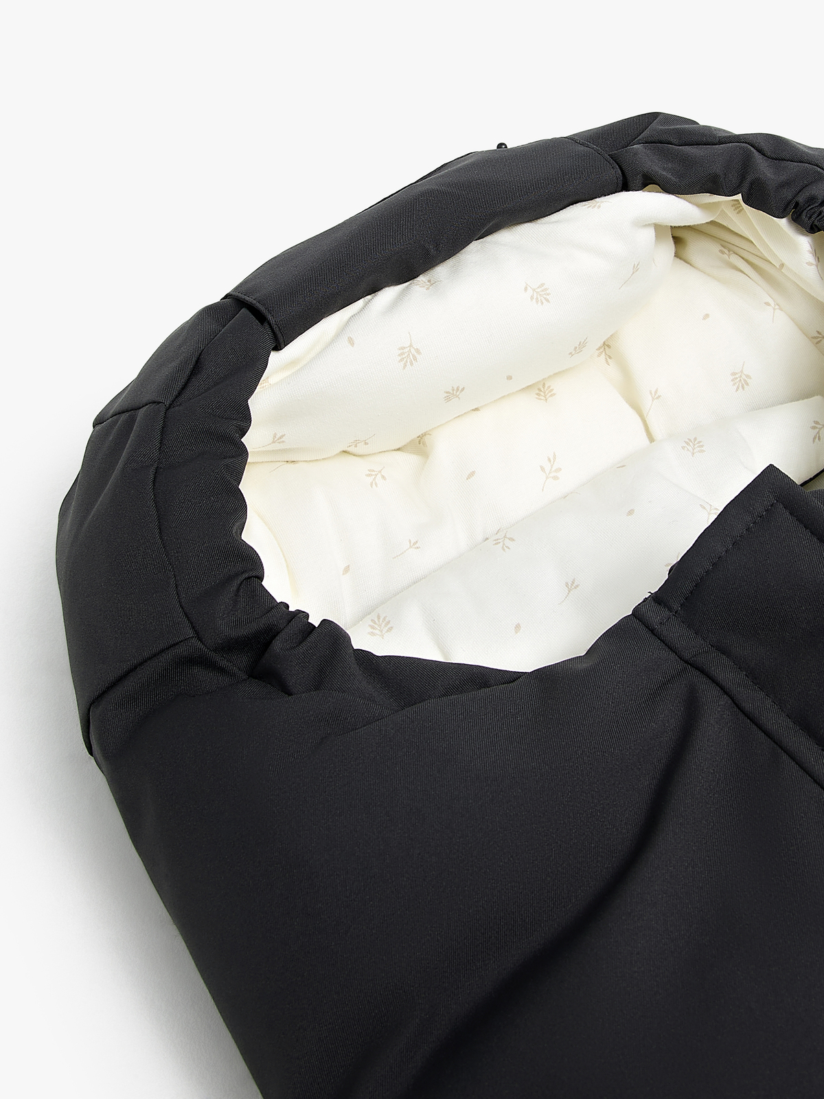 BM-MiniFootmuff-BLACKLEAF-1882_3b.jpg