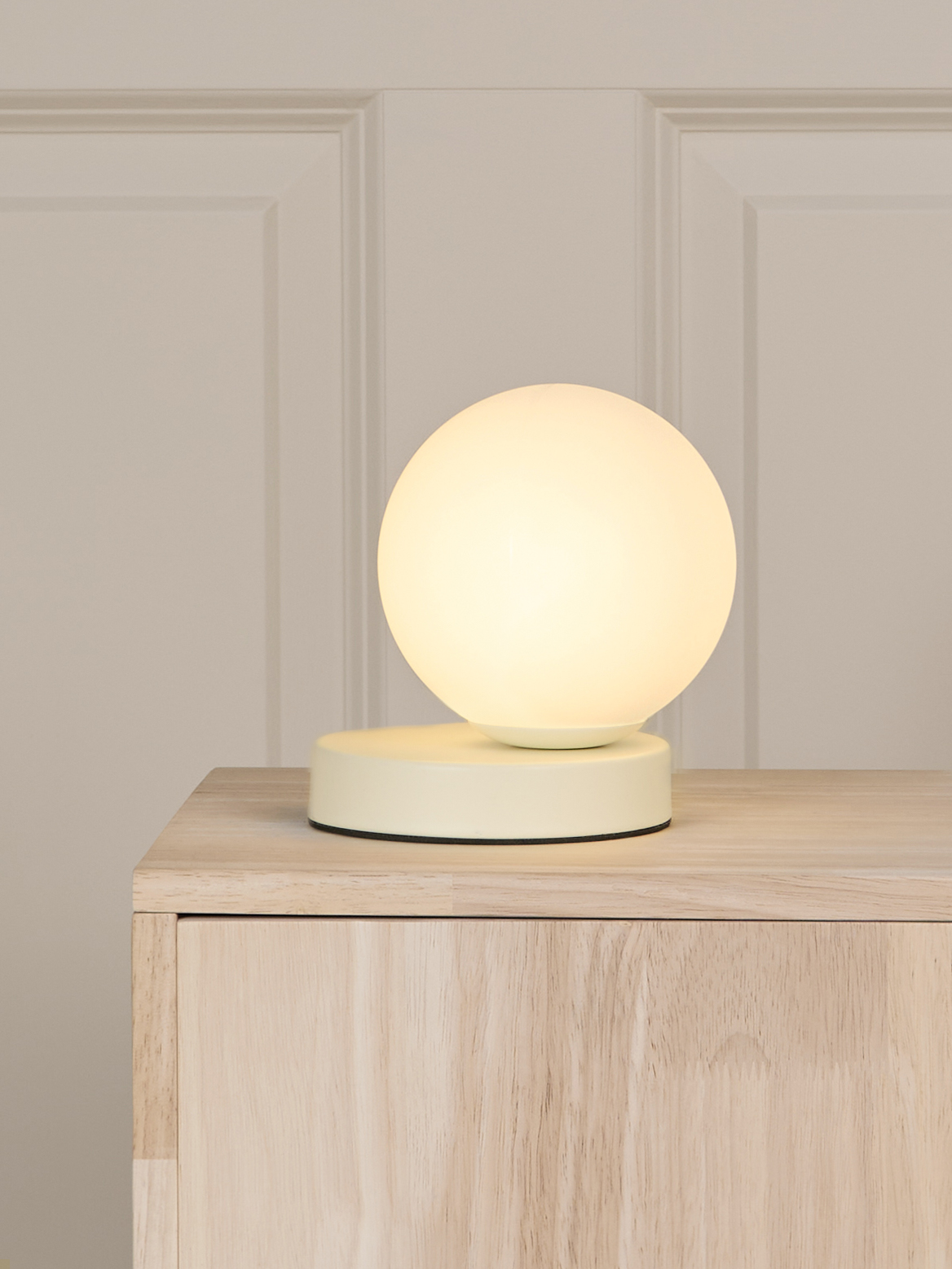 Minitude ORB Bordslampa, Cream White, Barnrum