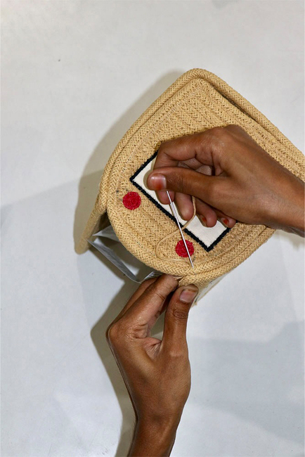 Lorena Canals Korg, Mini School Bus