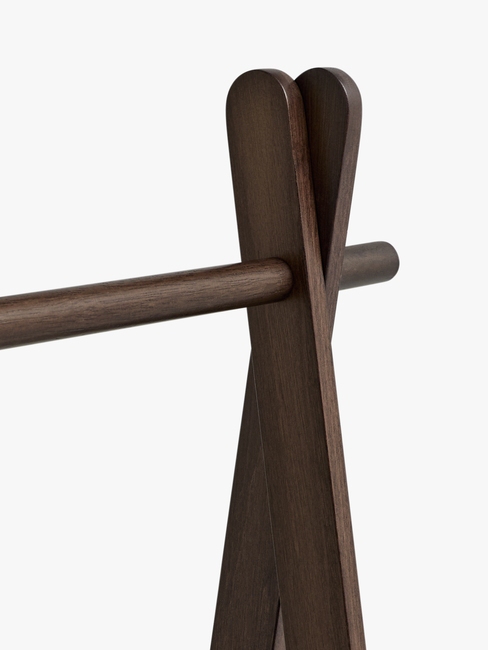 Alice & Fox Dune Klädhängare, Walnut SHIDA25022-L-BROWN-2675_3c.jpg