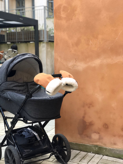 KONG.WALTHER Østerbro Faux Suede Barnvagnsvantar, Brown