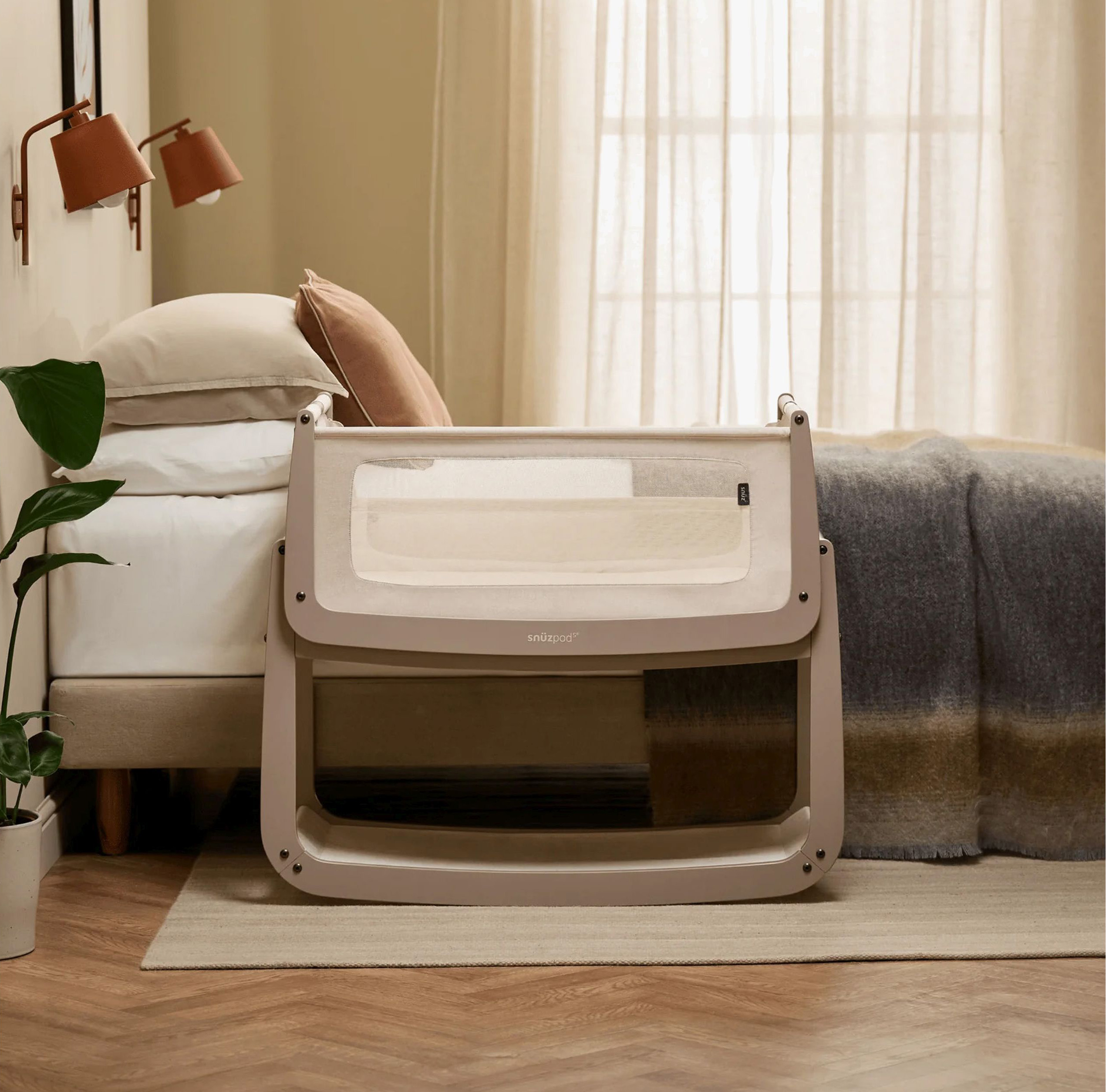 Snüz SnuzPod 5 Bedside Crib – sidovagga med gungfunktion, 0–6 mån