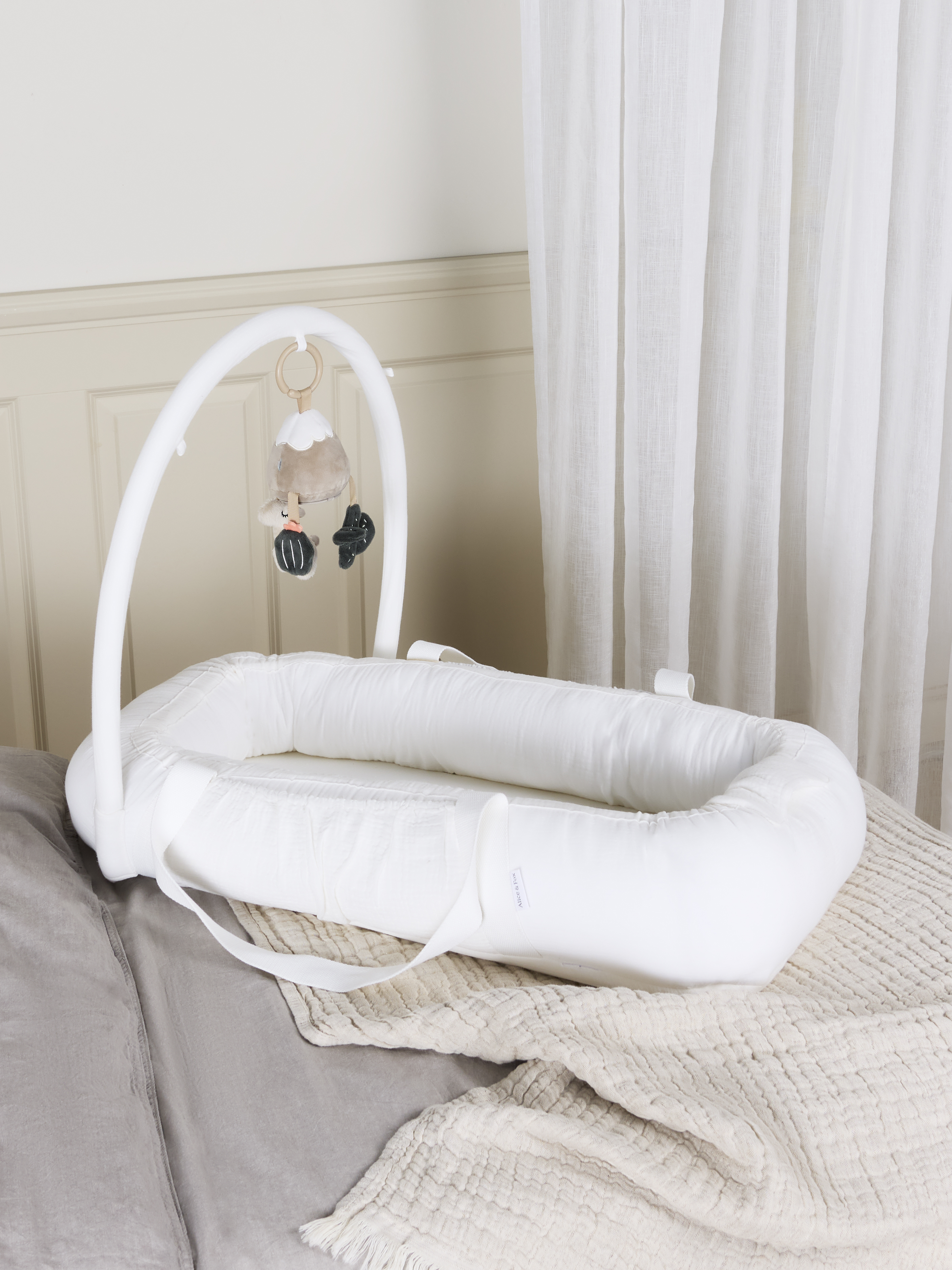 Alice &  Fox ALBA Babynest med Handtag, White Muslin