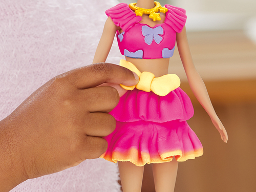 Play-Doh Barbie Leklera med Docka Volanger & Rosetter