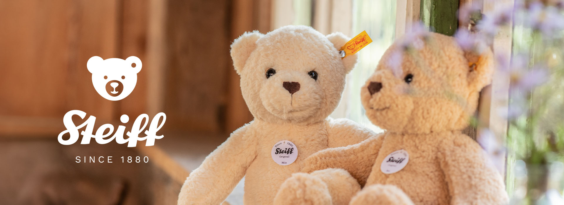 Två mjukisdjur sitter tillsammans med texten 'Steiff - Since 1880'.