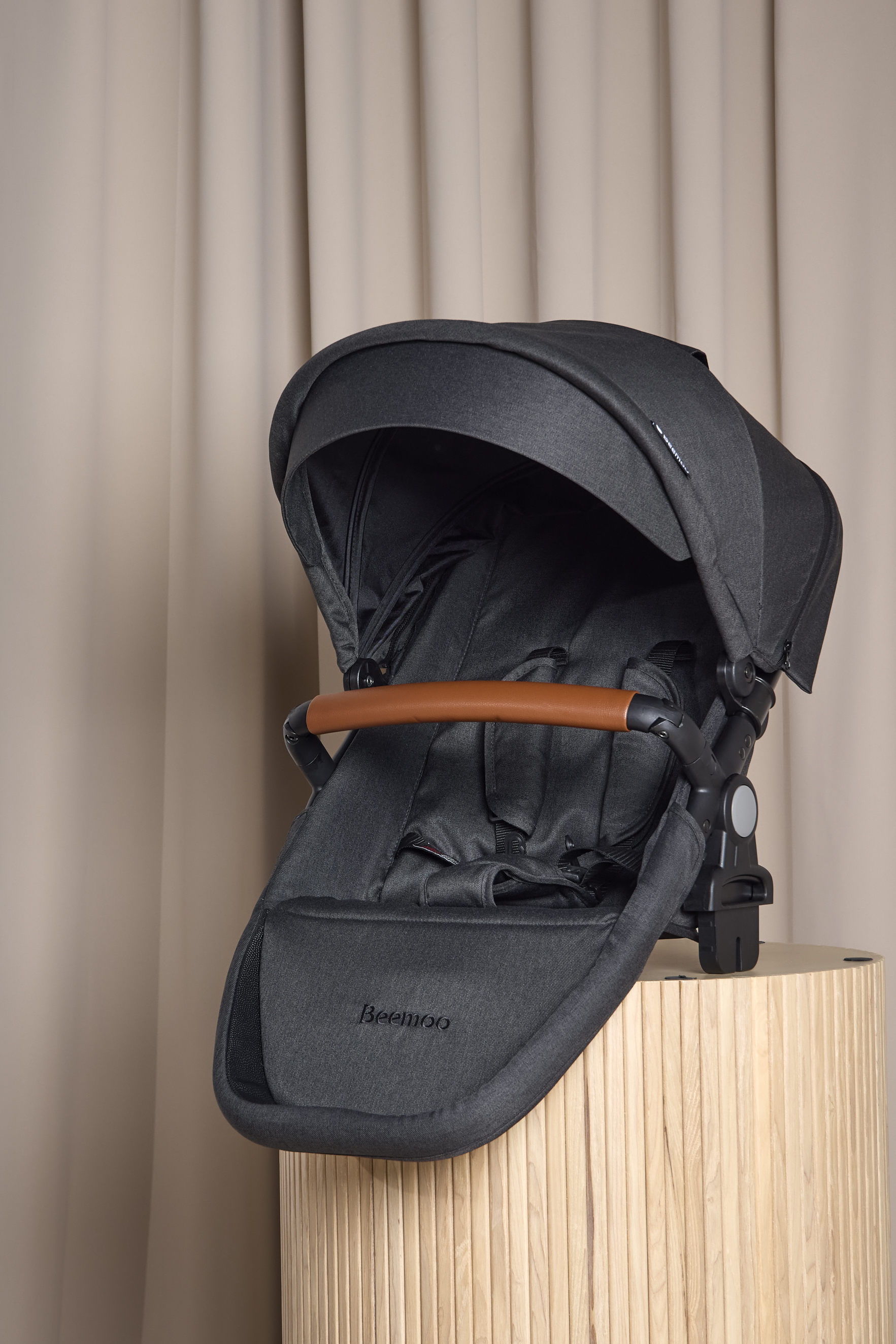 Beemoo Maxi 4 Twin Syskonsits, Black/Black