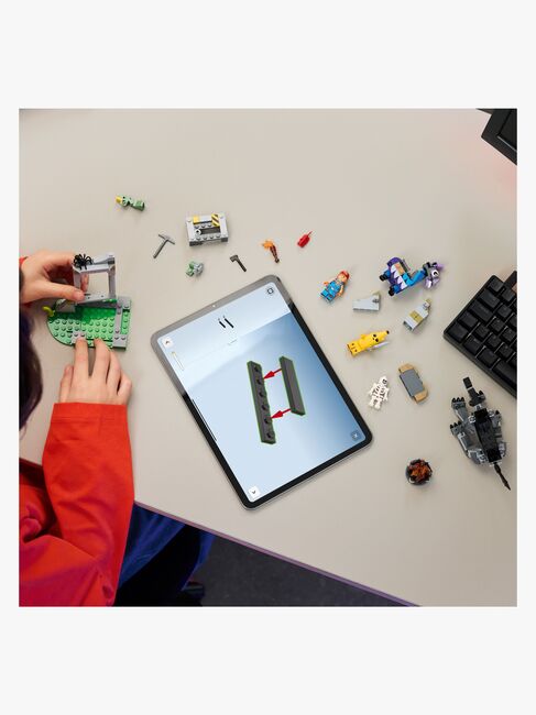 LEGO Fortnite 77075 Peely och Sparkplugs läger