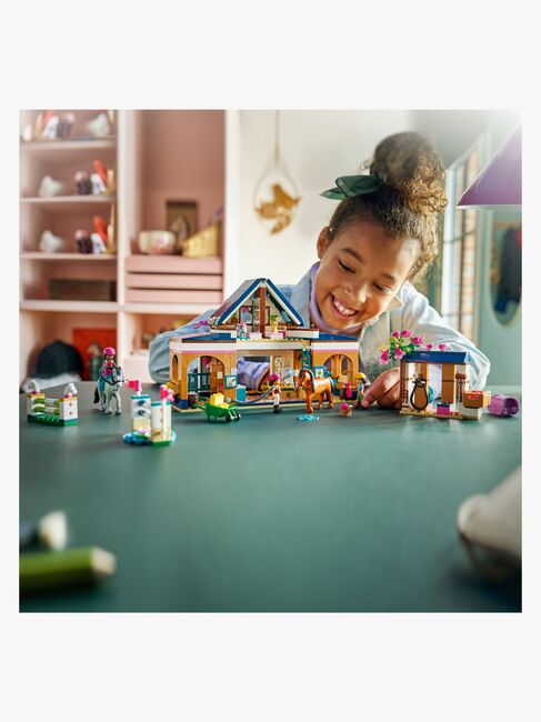 LEGO Friends 42688 Häststall och ridskola