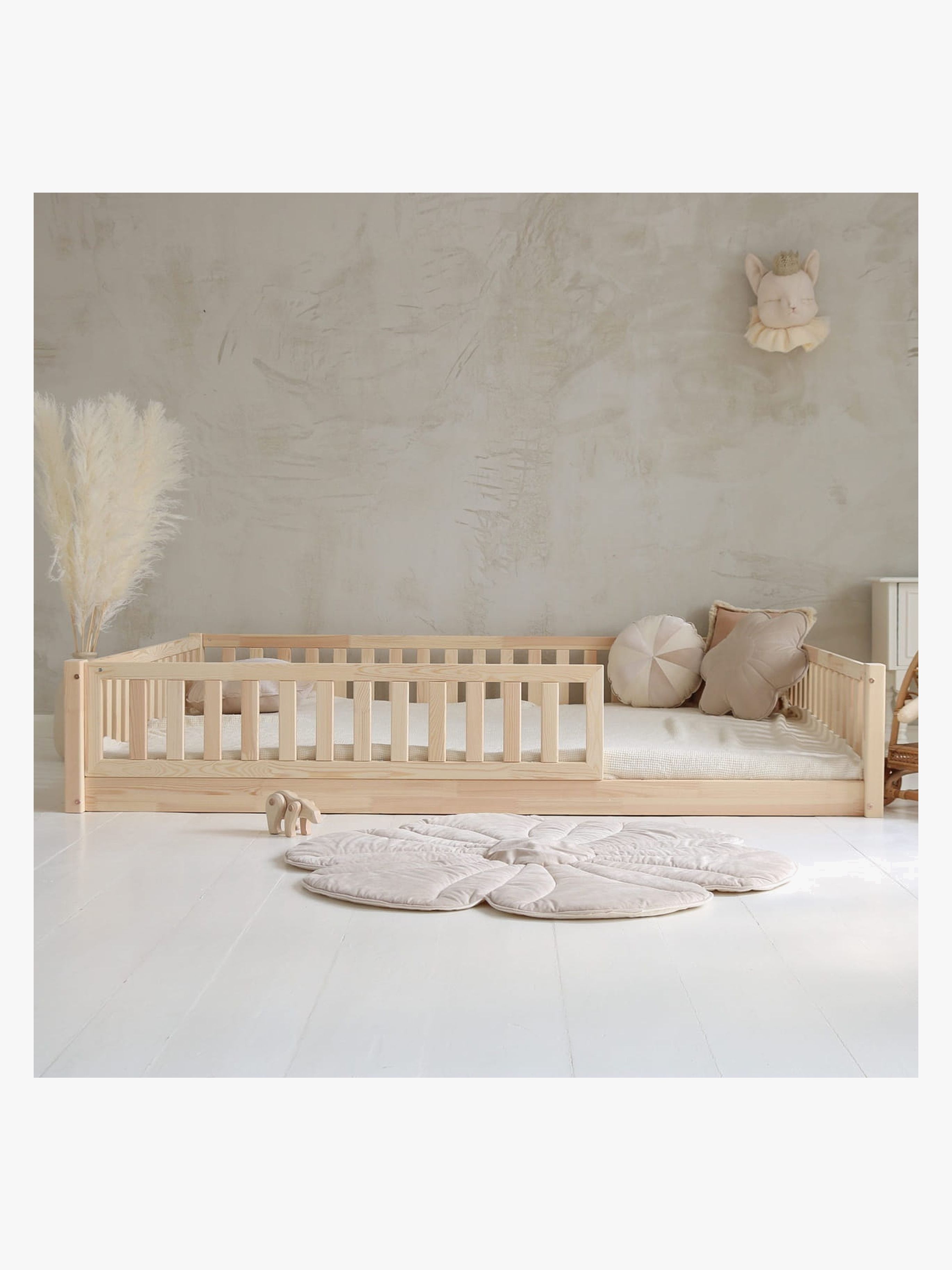 Minitude MILES Juniorsäng 140x200 – låg montessorisäng från 12 mån