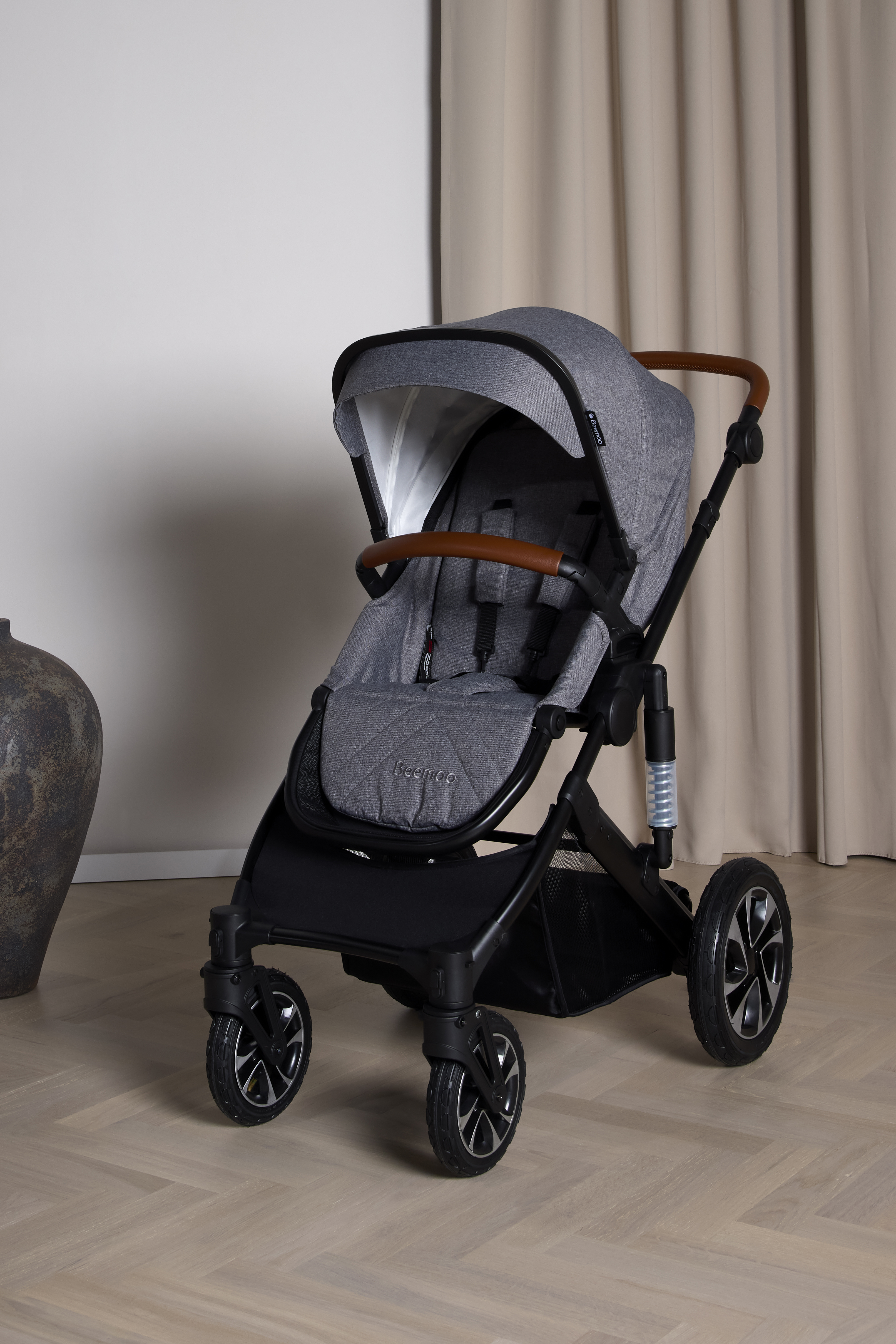 Beemoo Maxi 4 – smidig sittvagn för 6 mån till 4 år