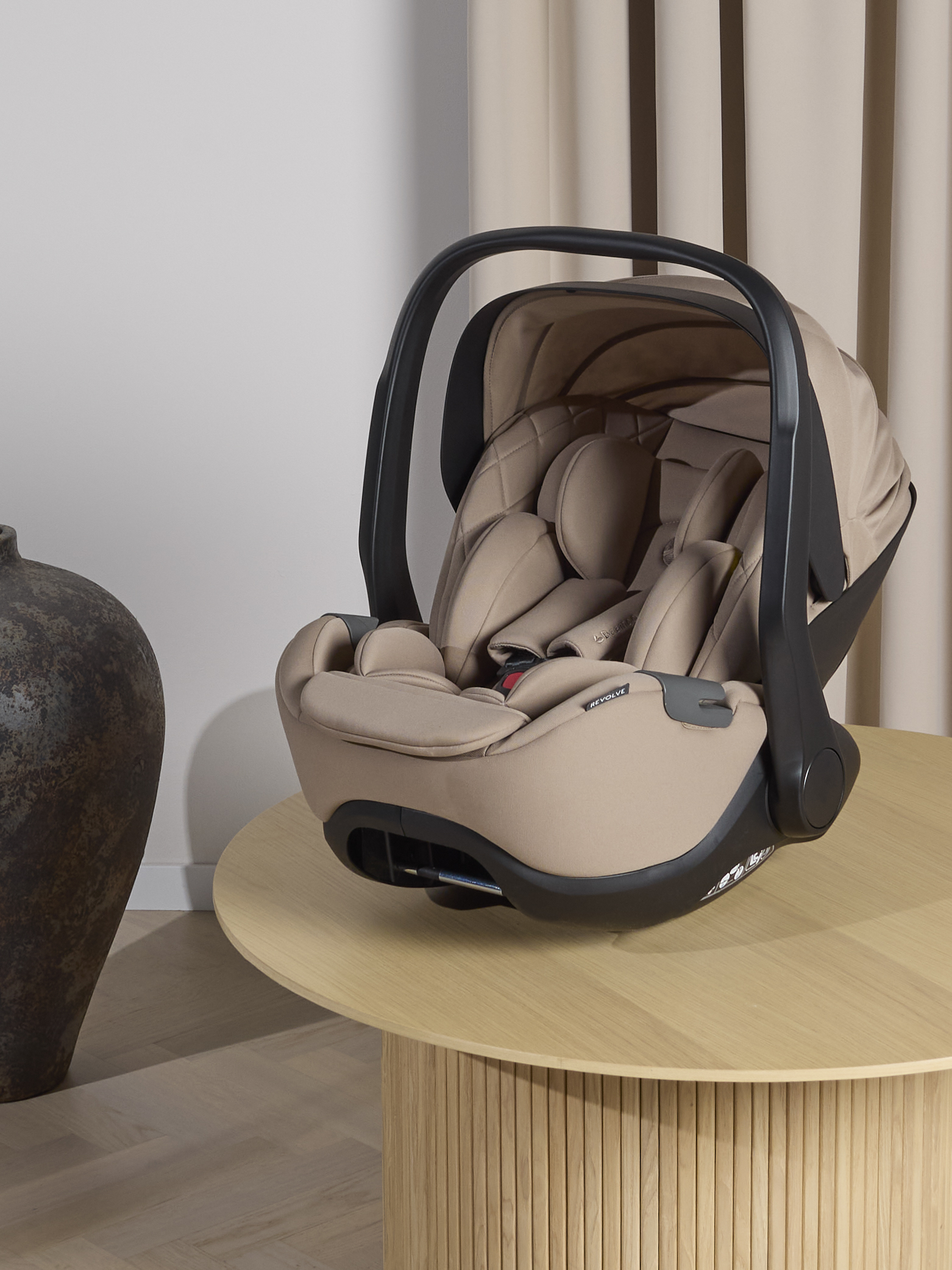 Beemoo Revolve i-Size Babyskydd, Taupe