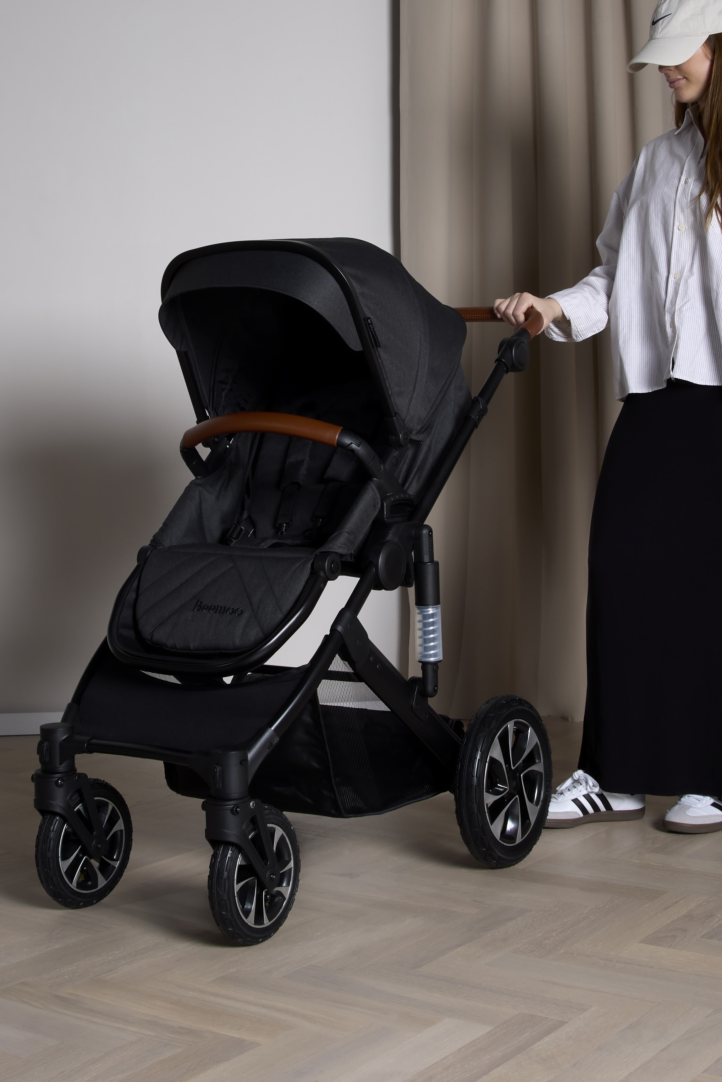 Beemoo Maxi 4, Black/Black