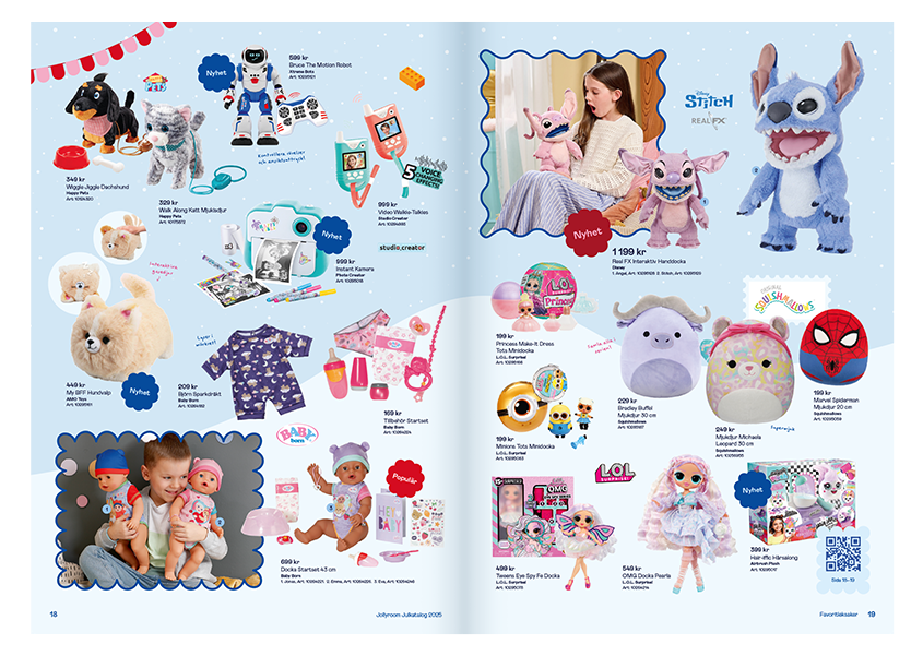 Leksakskatalog med dockor, leksaksset och barnleksaker i olika färger spridda över två sidor.