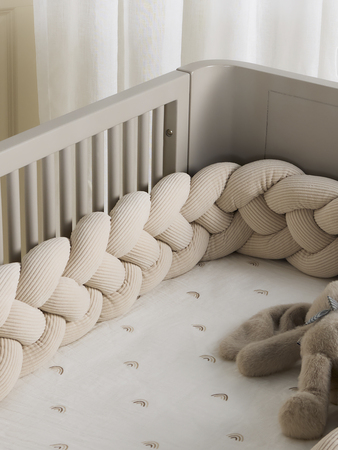 Alice & Fox Braid Spjälskydd 210cm, Beige Manchester