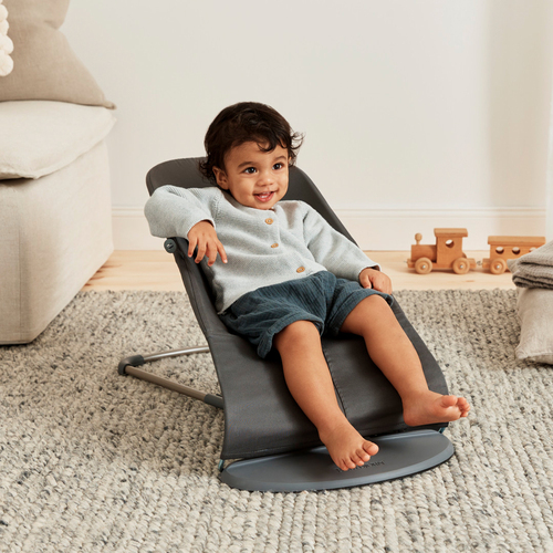 BabyBjörn Bliss Babysitter Vävd Bladmönstrad Quilt, Antracitgrå