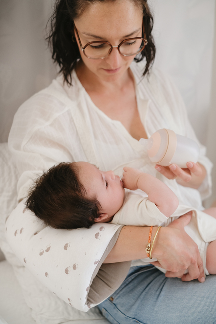 Tinéo Armpuff för Amning, Vit/beige