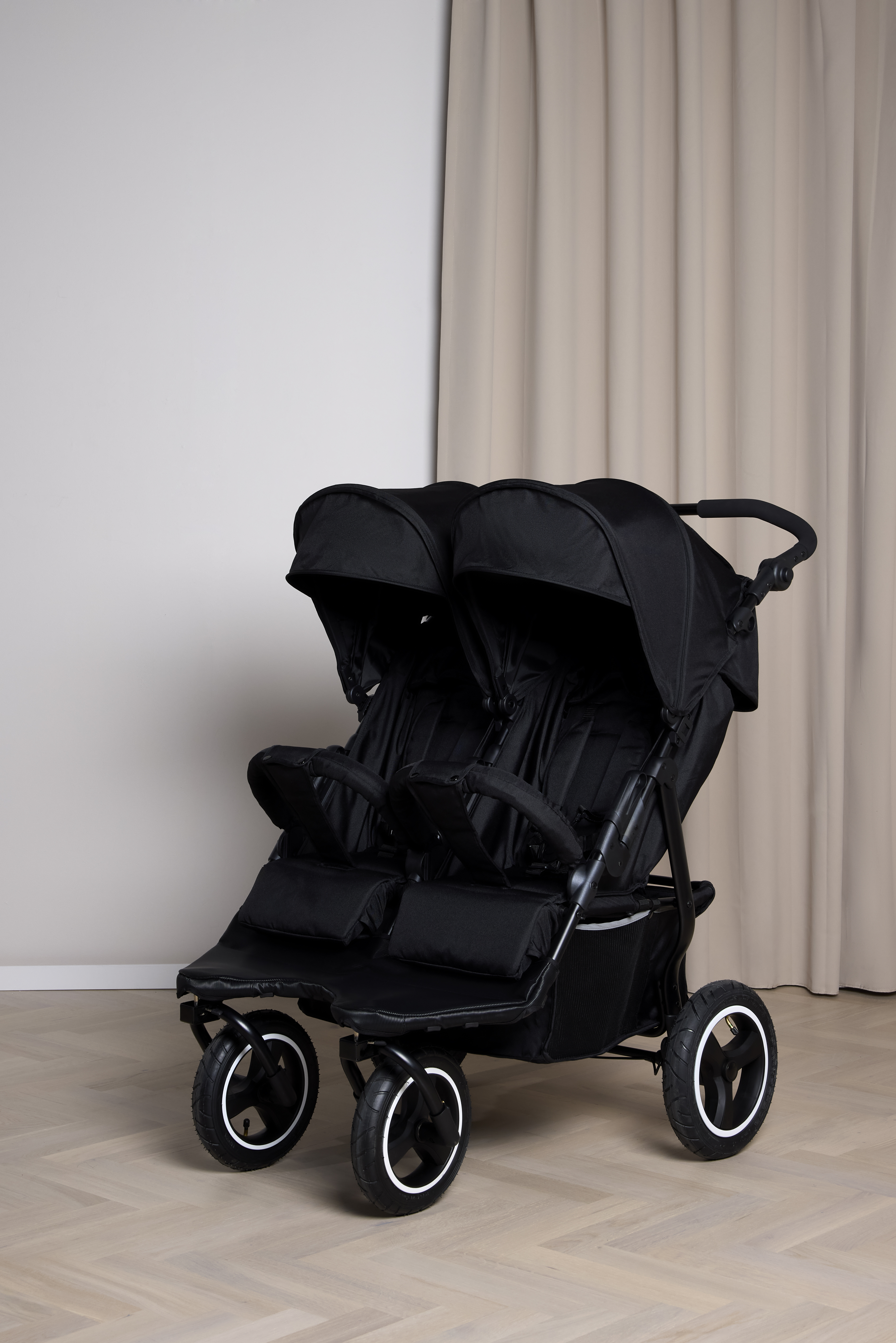 Beemoo Swing Syskonvagn – lufthjul och individuella ryggstöd, 6 mån–3 år