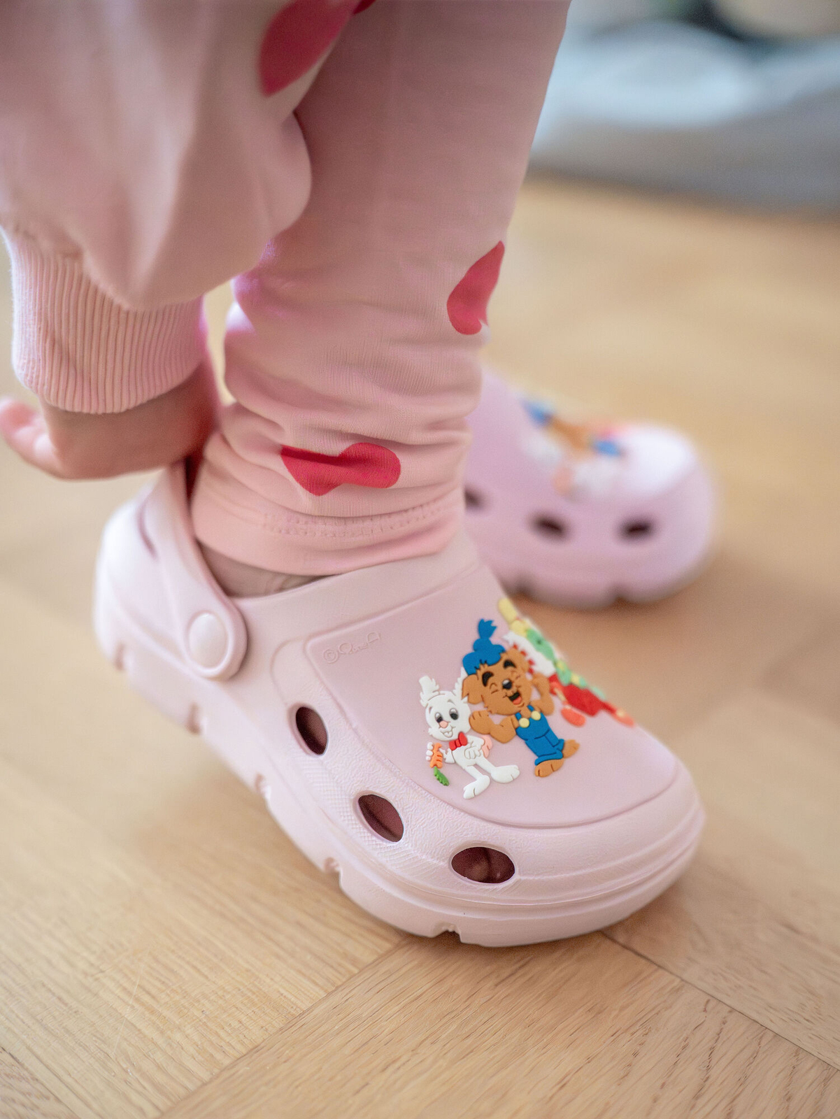 302002-Pink-1896_4a.jpg